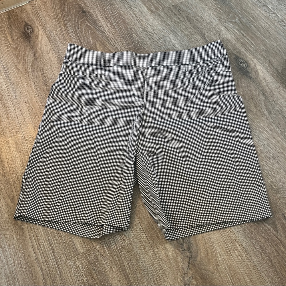 Ellen Tracy shorts